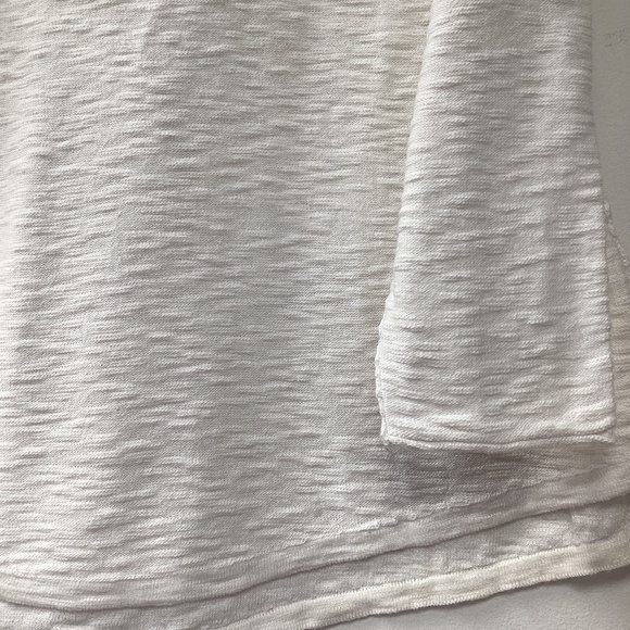 Beautiful roll edges Crew Neck round high low sweater - Picture 2 of 2